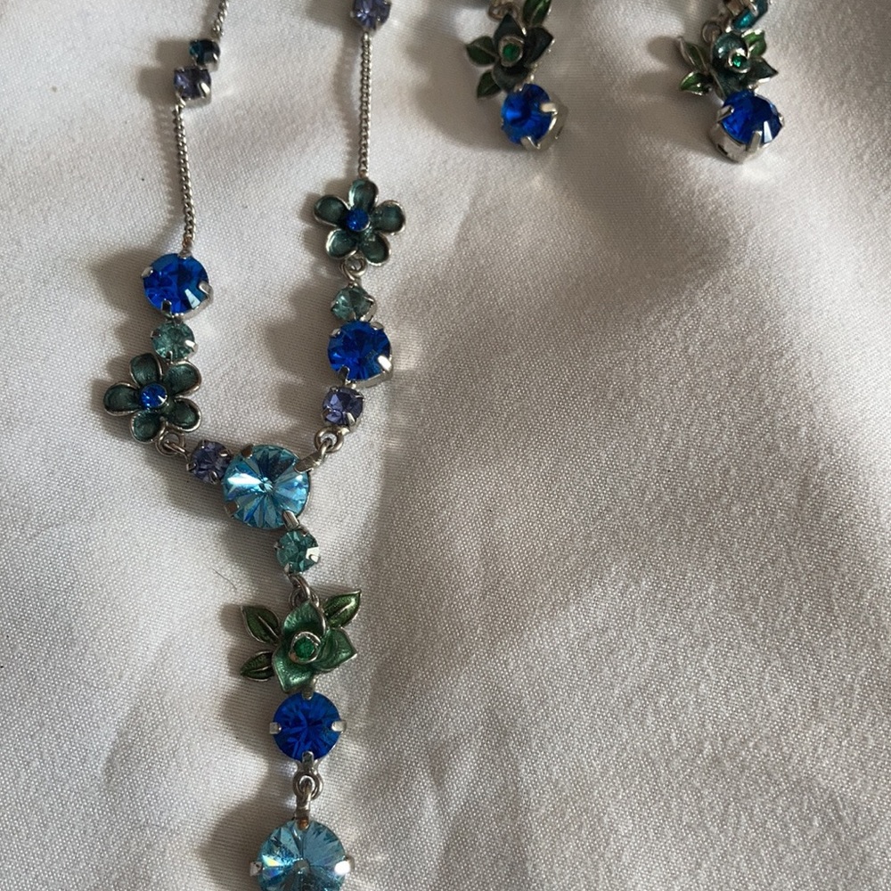 Jewelry set earrings and necklace blue floral design